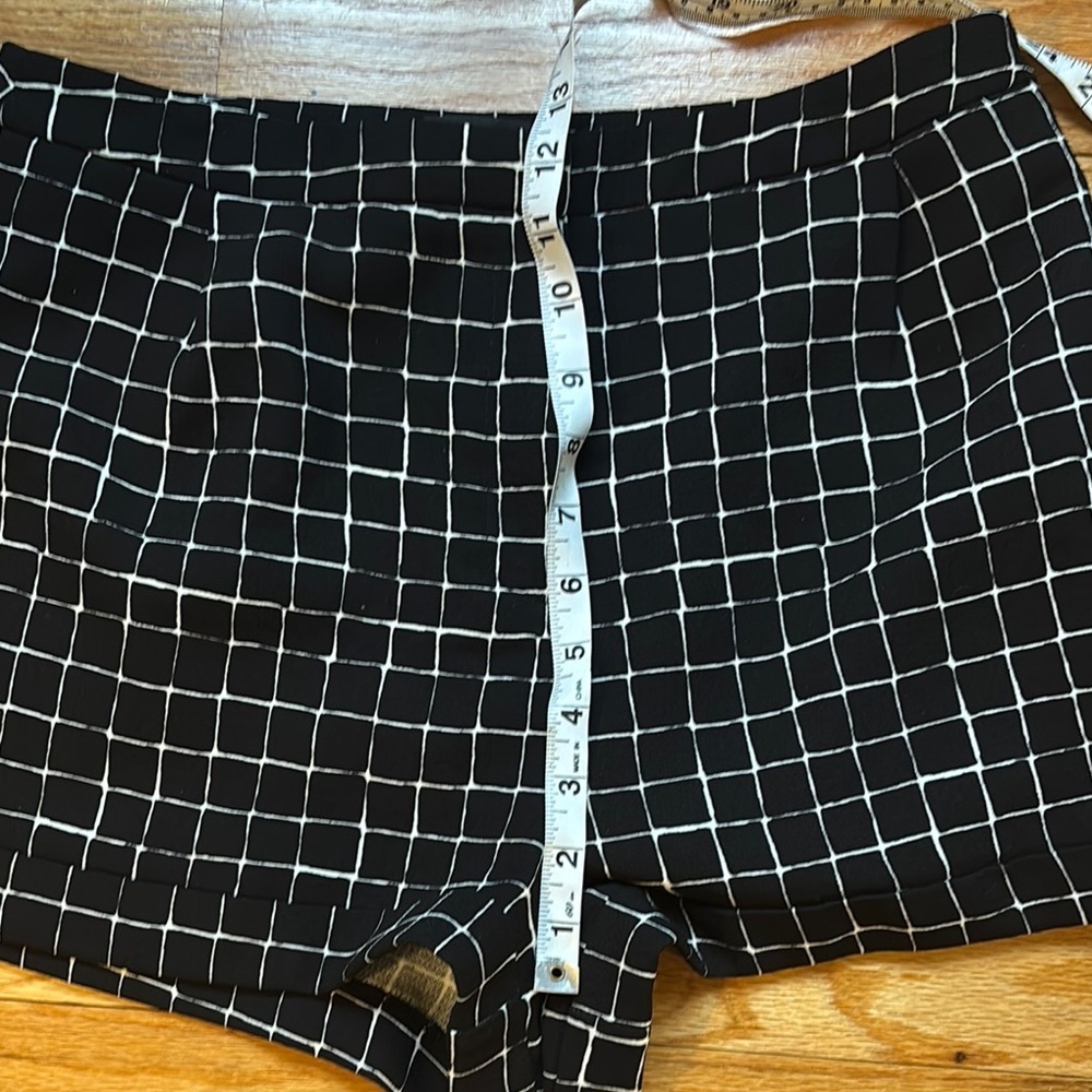 Black and White Checkered Women's Shorts - Picture 6 of 7